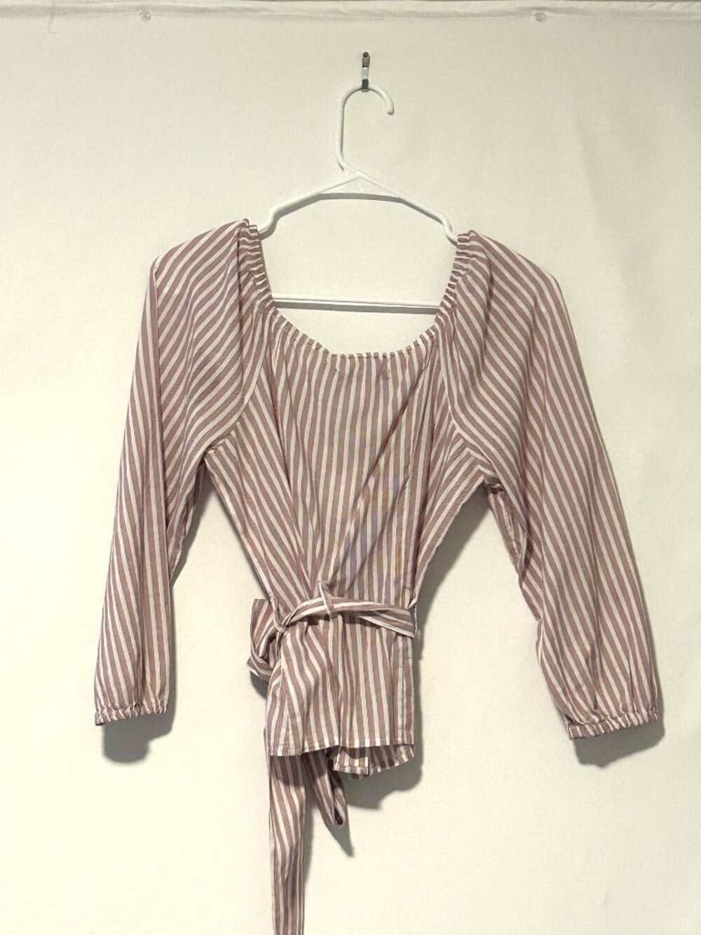 NWT Abercrombie & Fitch cotton blend pink & white striped v-neck blouse, size S - Picture 4 of 6